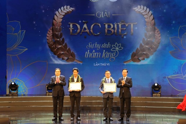นักข่าวหนังสือพิมพ์ลาวดง คว้ารางวัลประกวด “เสียสละเงียบ”