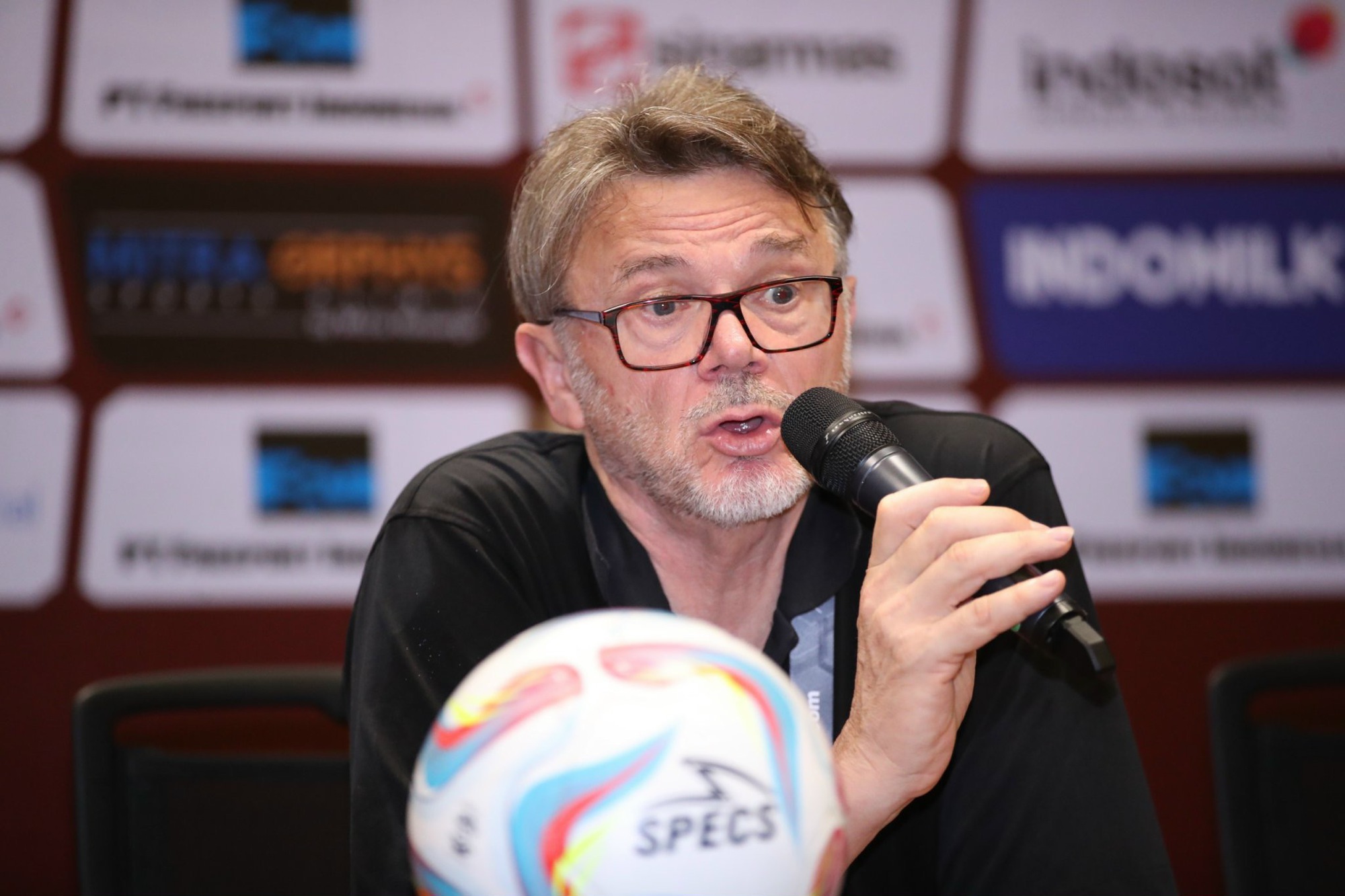 HLV Troussier: Nếu có 20 Hoàng Đức và 20 Việt Anh, Việt Nam có thể đi World Cup- Ảnh 1.