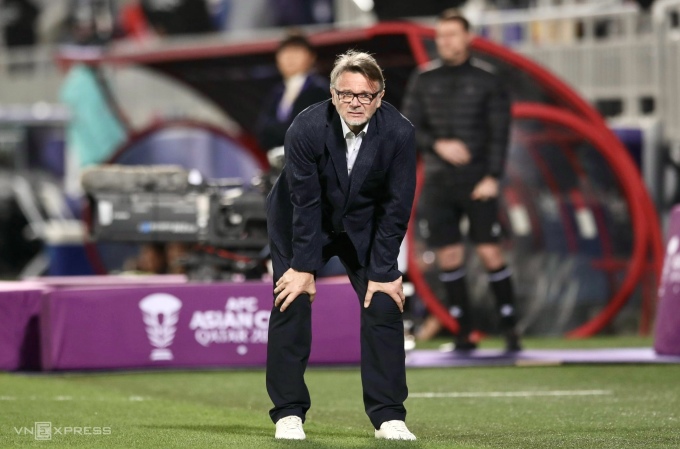 El entrenador Philippe Troussier en el partido donde Vietnam perdió 0-1 ante Indonesia. Foto: Lam Thoa