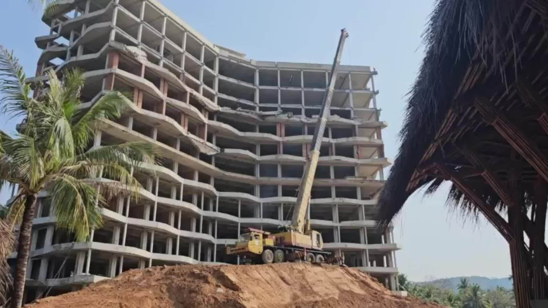 Demolition of illegally built 12-storey hotel in Phu Quoc