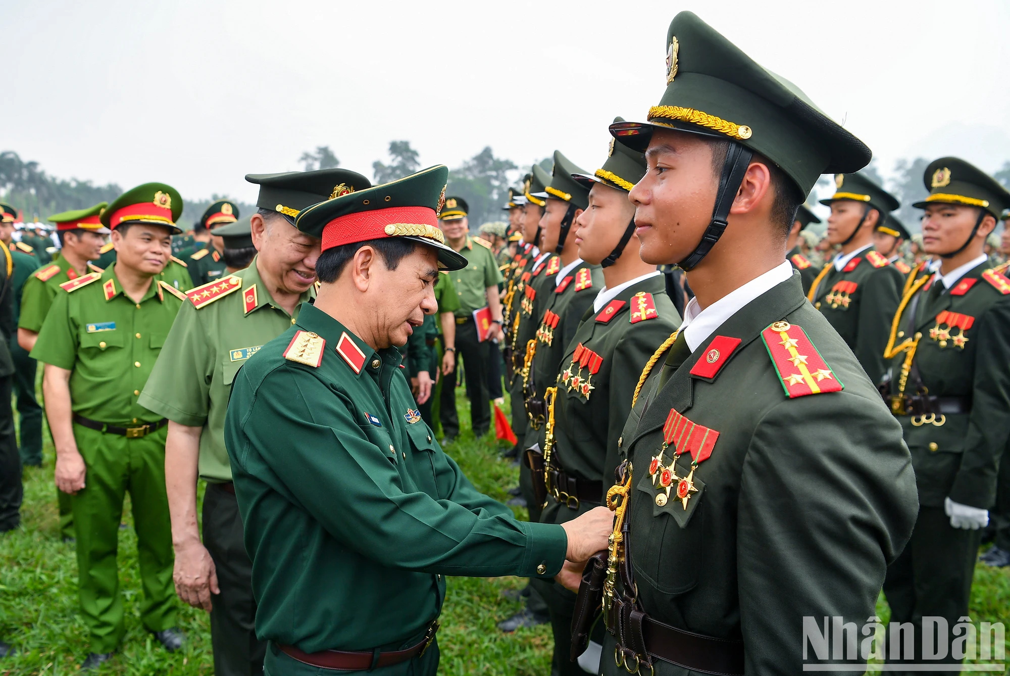 [Foto] Desfile y ensayo para celebrar el 70 aniversario de la victoria de Dien Bien Phu foto 20