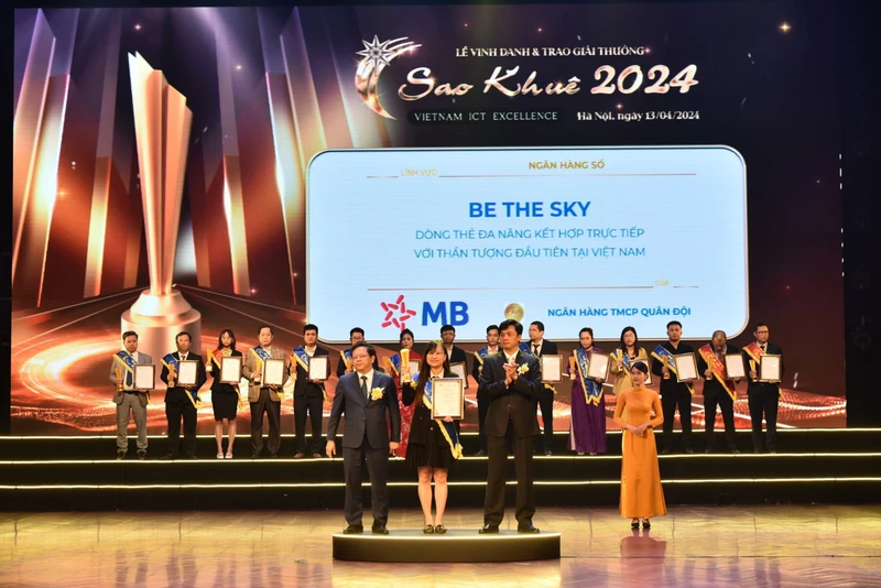 MB recibe el premio Sao Khue 2024