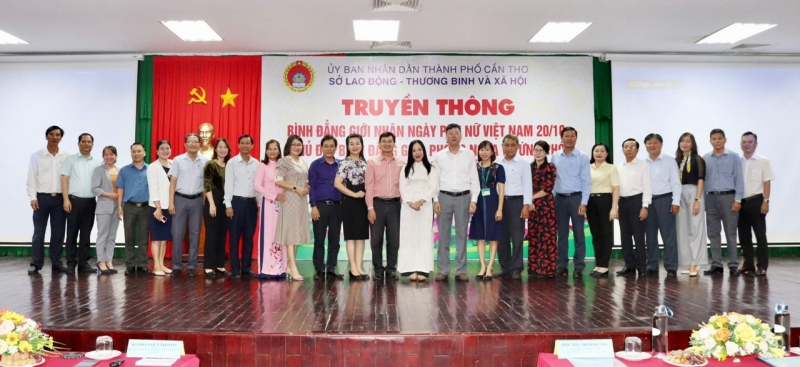 Đến dự và chỉ đạo lễ khai mạc có ông Tiêu Minh Dưỡng- Bí thư Đảng ủy, Phó Giám đốc Sở LĐ-TB&XH; bà Phan Quỳnh Dao- Phó Giám đốc Sở LĐ-TB&XH cùng đại diện lãnh đạo Phòng LĐ-TB&XH các quận, huyện trên địa bàn thành phố Cần Thơ.