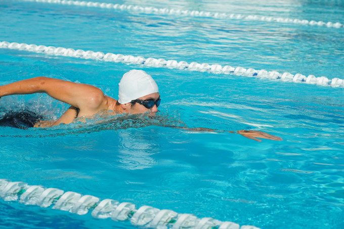 Athletes can practice sighting while swimming in the pool. Photo: Lam Quang Nhat