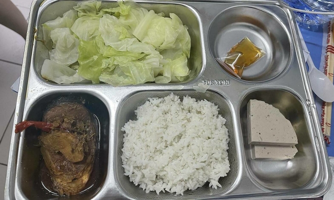มื้ออาหารที่โรงพยาบาล Bach Mai ภาพโดย: Thu Trang
