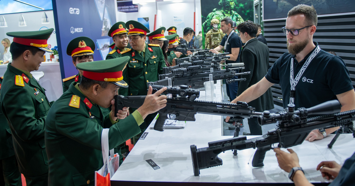 About 100,000 people have registered to visit the International Defense Exhibition.