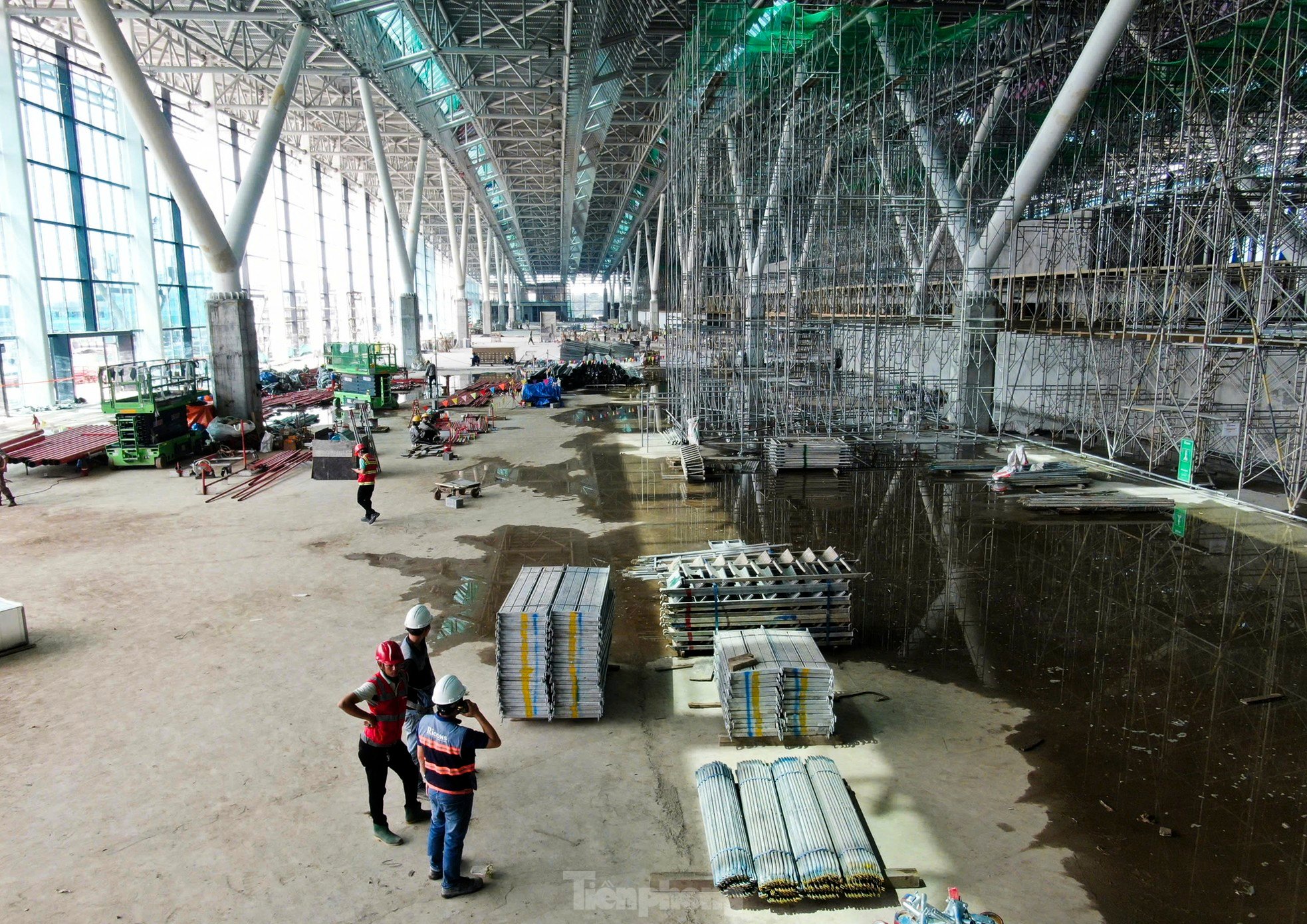 Revelando la terminal de casi 11.000 billones de VND del aeropuerto de Tan Son Nhat foto 11