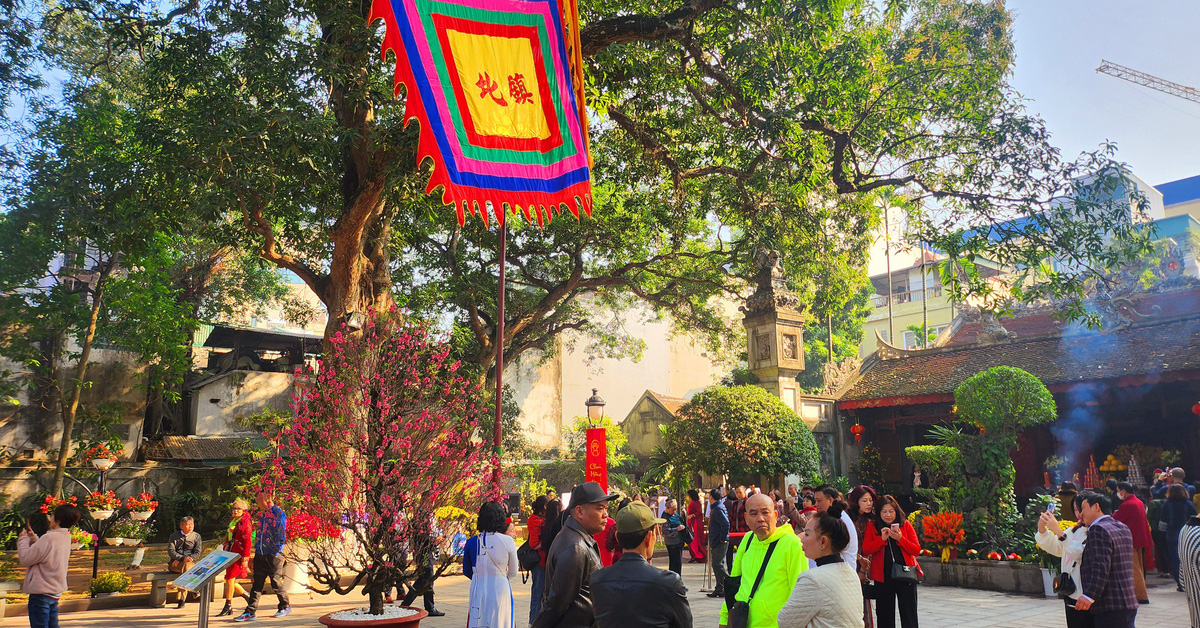 Actualités du matin du 21 décembre : Les capitaux étrangers affluent massivement dans l’immobilier vietnamien ; Au niveau national, 9 districts et 563 communes ont été réduits