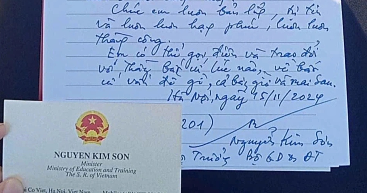 El Ministro de Educación y Formación escribe una carta manuscrita a una estudiante de octavo grado en Dak Nong