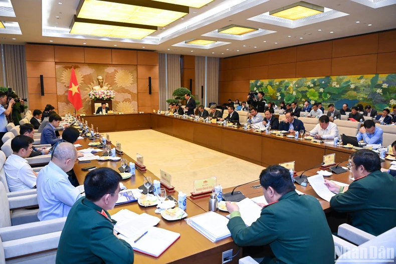 Xây dựng chính sách đặc thù, vượt trội để phát triển công nghiệp quốc phòng, an ninh ảnh 1