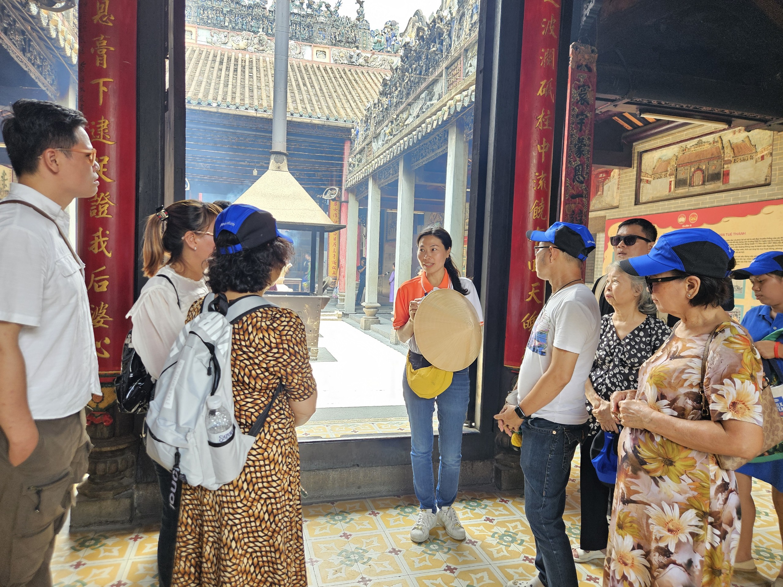 Bất ngờ với tour kích cầu du lịch ở TP HCM - Ảnh 8.