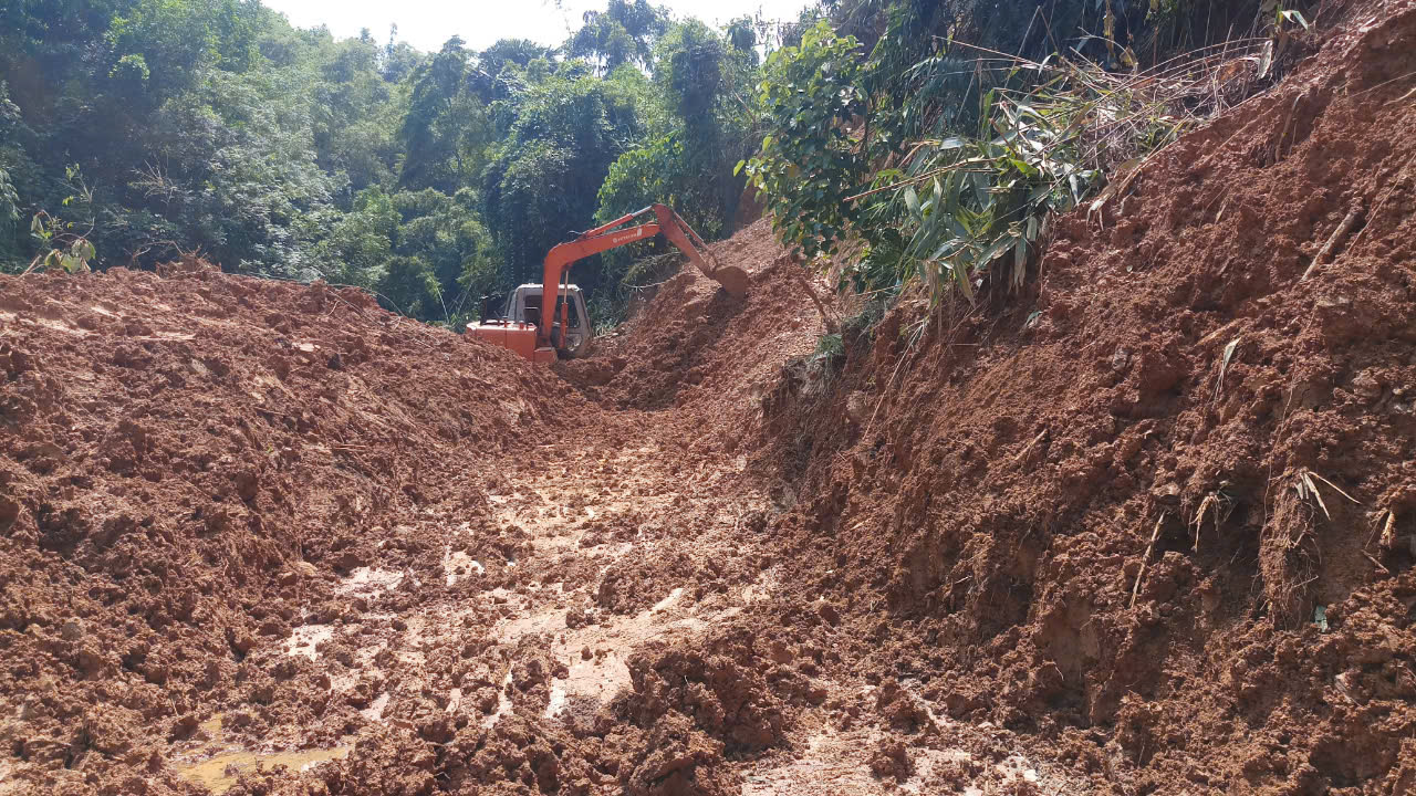 Thái Nguyên: Khẩn trương khắc phục sự cố sạt lở tại huyện Định Hoá, ổn định cuộc sống cho người dân - Ảnh 1.