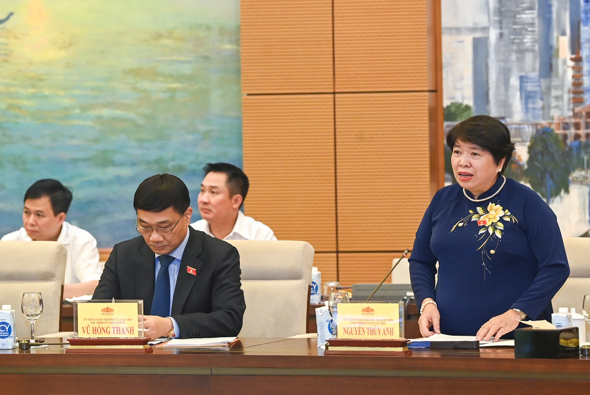 [Foto] Der Vorsitzende der Nationalversammlung, Tran Thanh Man, trifft sich mit hauptamtlichen weiblichen Abgeordneten der Nationalversammlung in der Zentralregion. Foto 3