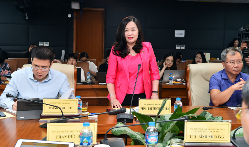 人民代表評議会が分業による法政策の実施に関する会議を開催 写真 1