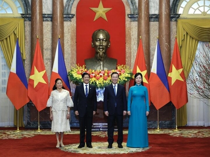 El presidente Vo Van Thuong y su esposa con el presidente filipino Ferdinand Romualdez Marcos Jr. y esposa.