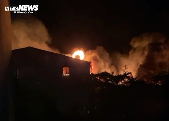 La scène de l'incendie a complètement détruit de nombreuses propriétés.