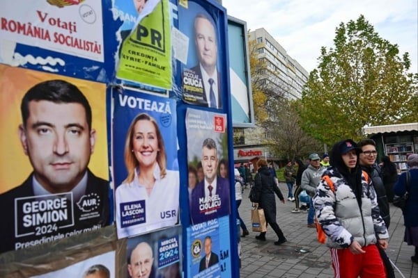 Los rumanos votan en la primera vuelta de las elecciones presidenciales