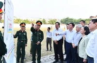 Comrade Truong Thi Mai and members of the delegation inspected the preparations for the parade at Dien Bien Provincial Stadium.