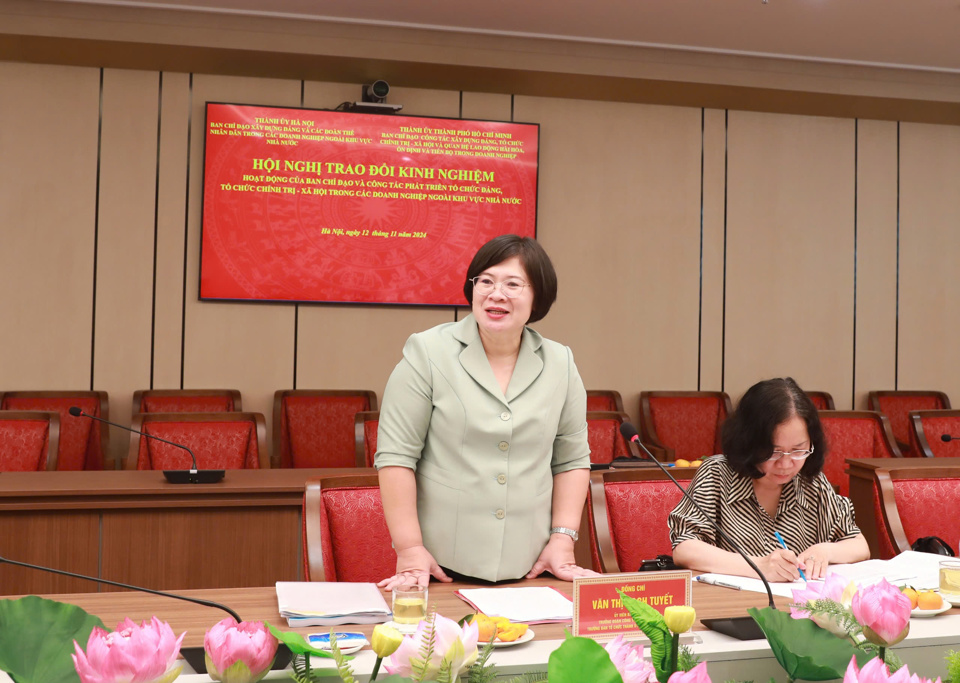 La jefa del Comité Organizador del Partido de Ciudad Ho Chi Minh, Van Thi Bach Tuyet, habló en la conferencia.