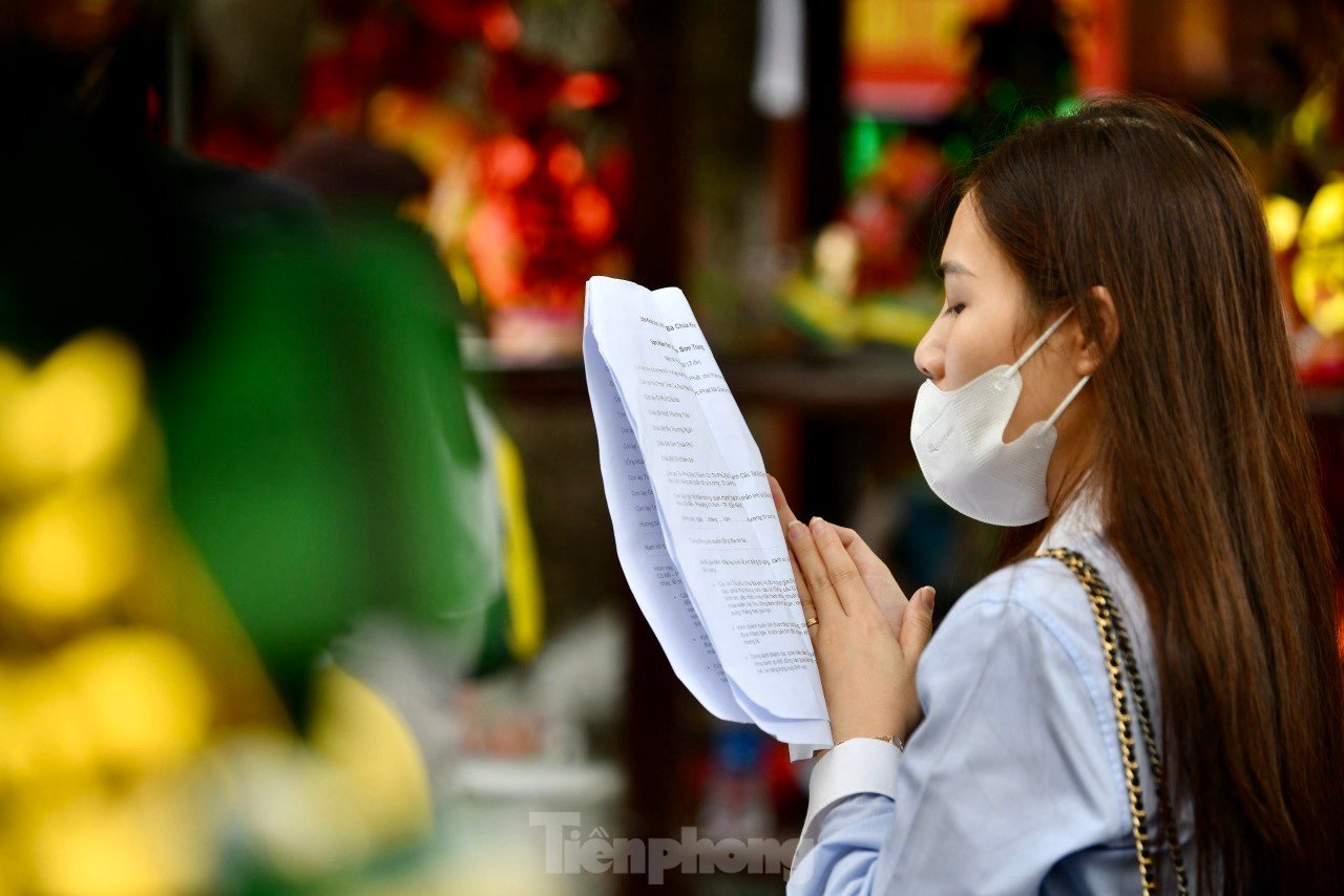 バチュアコー寺院は、福の神の日に「お金を借りる」客で混雑する 写真8