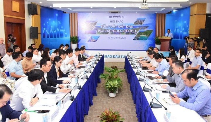 Hội thảo khoa học với chủ đề “Sửa Luật đất đai: Tạo đất cho du lịch”.