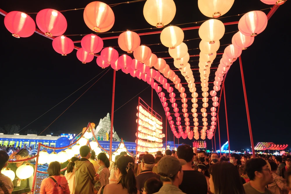 vnp_lantern15.jpg