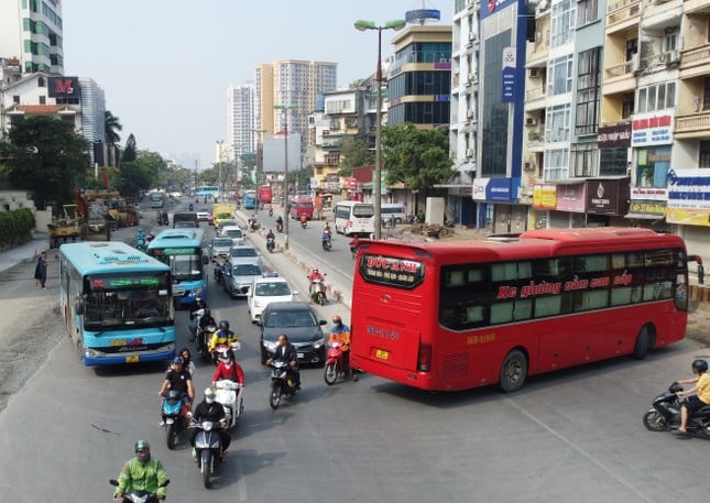 Why is it proposed to remove the regulation on passenger cars turning around on Kim Dong Street? photo 5