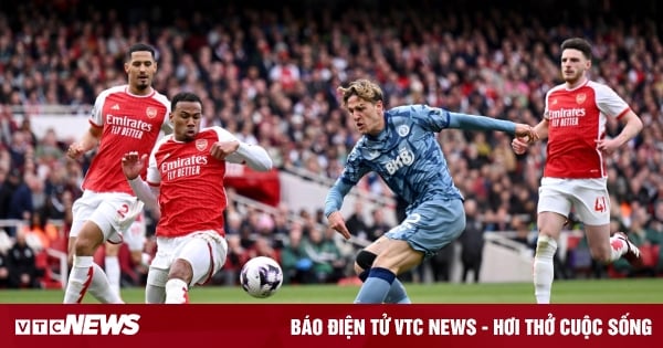 Arsenal thua Aston Villa, Man City hưởng lợi