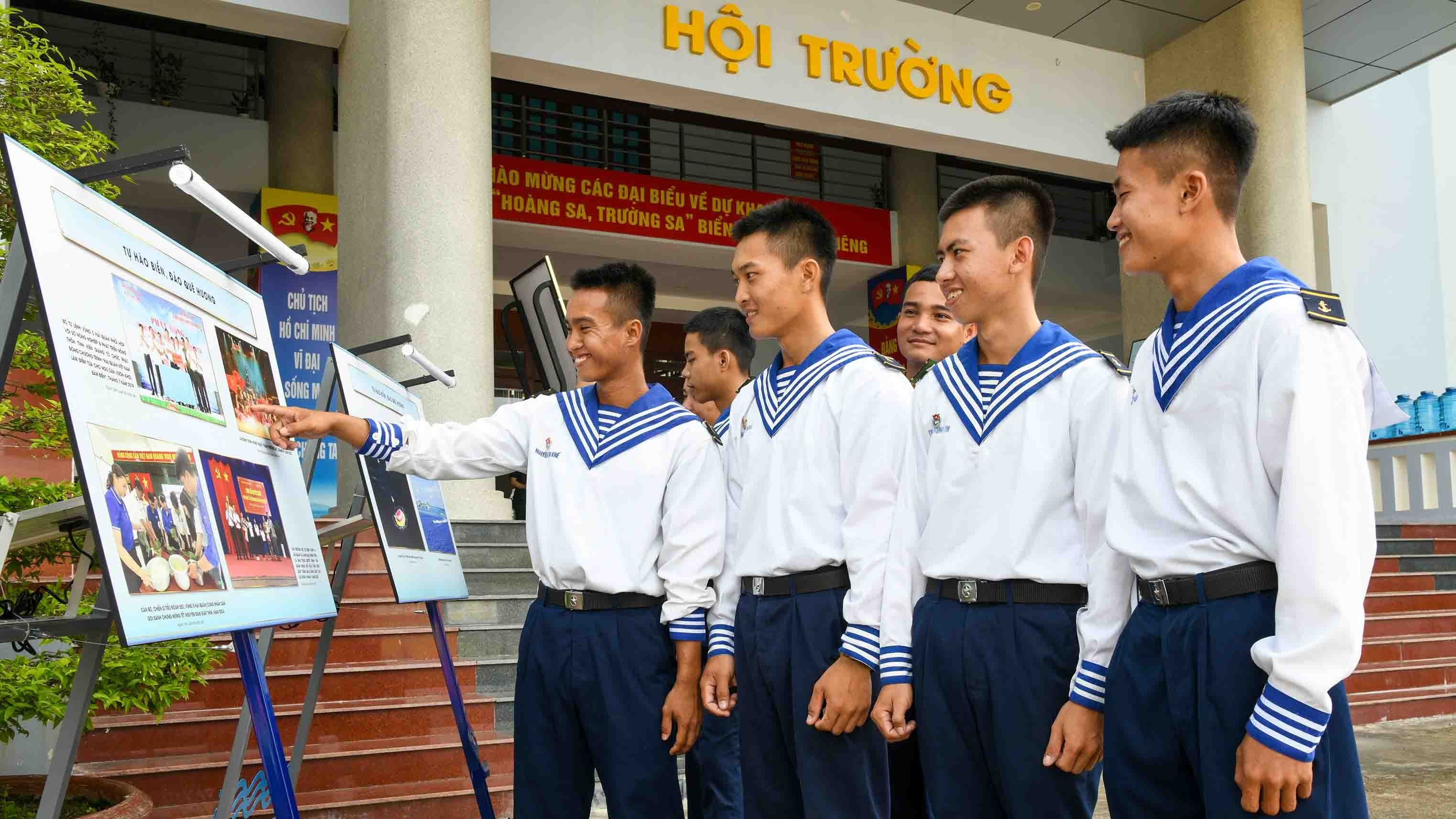 Förderung der Liebe zum Vaterland durch die Ausstellung „Hoang Sa, Truong Sa – Heiliges Meer und Inseln“