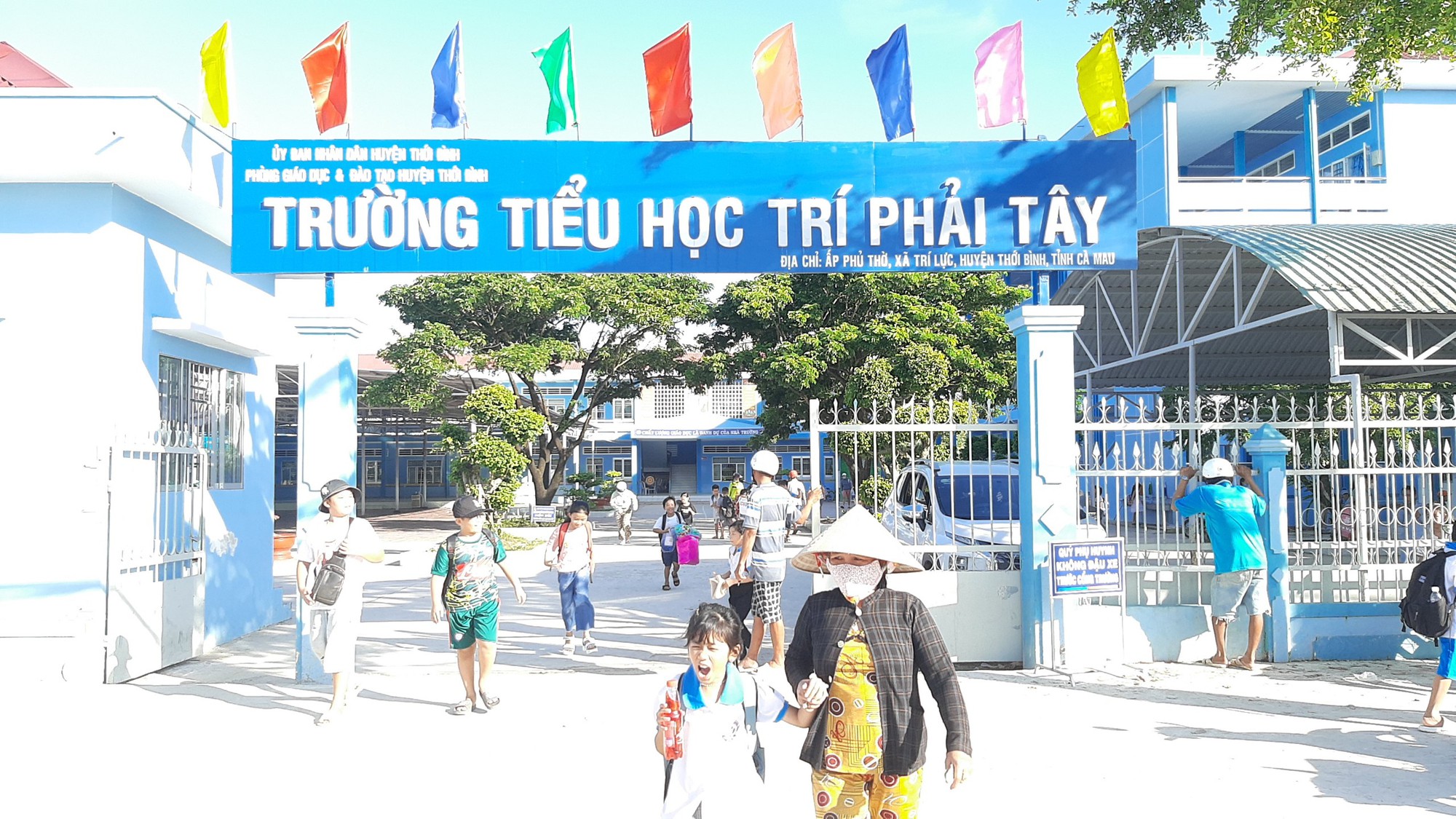 Cà Mau: 90 học sinh khó khăn đã trở lại trường để tiếp tục học tập   - Ảnh 1.