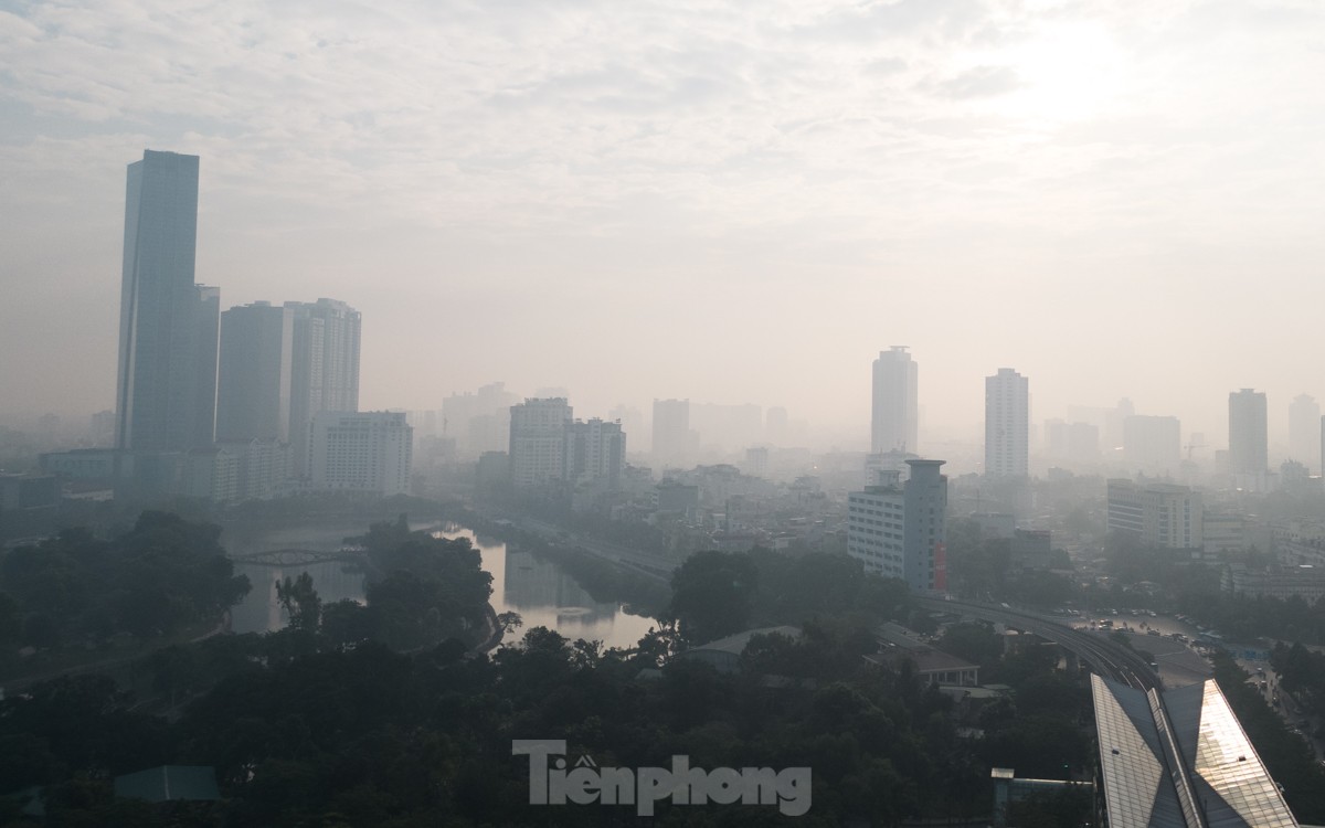 The sky is hazy, in Tay Ho recorded high air pollution level photo 14