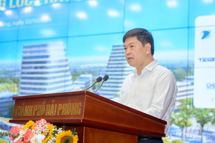 M. Hoang Minh Cuong, vice-président du Comité populaire de la ville. Hai Phong, discours d'ouverture du forum.