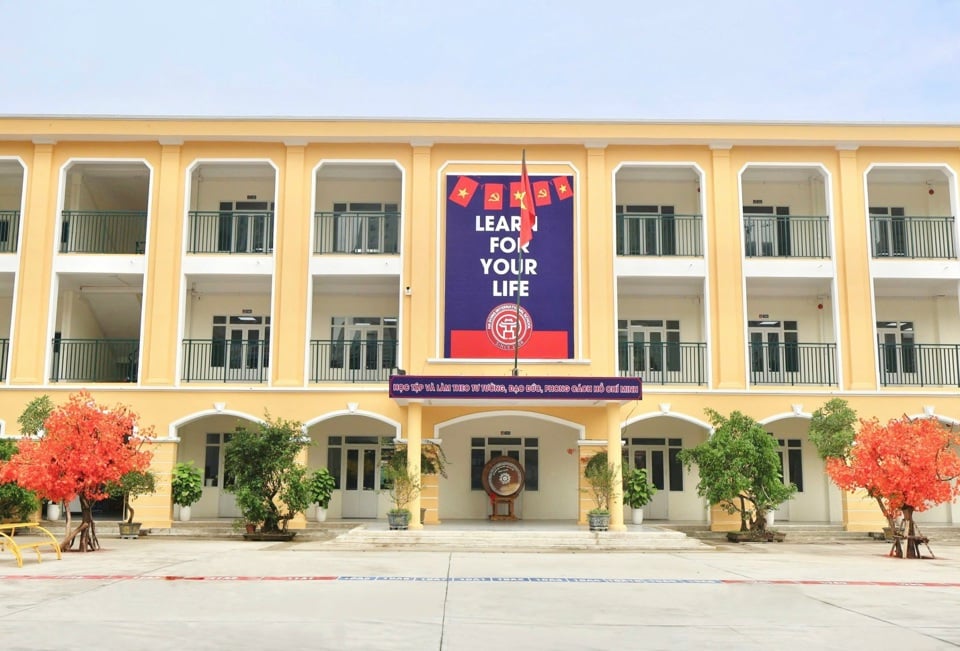 Amplias instalaciones de la escuela secundaria Ha Dong.