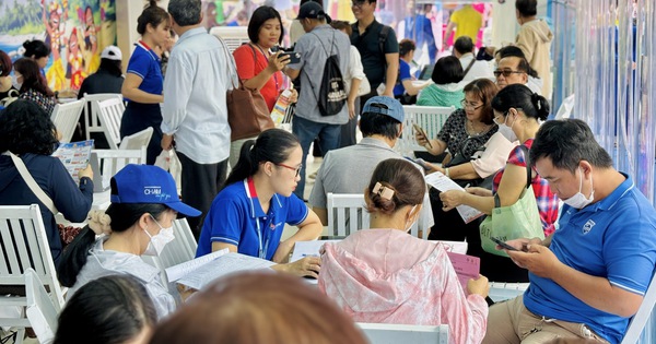 Tourists spend over 26 billion VND buying tours and products at Ho Chi Minh City Tourism Festival