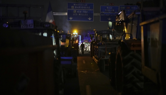 Francia anuncia nuevas medidas para calmar las protestas de los agricultores