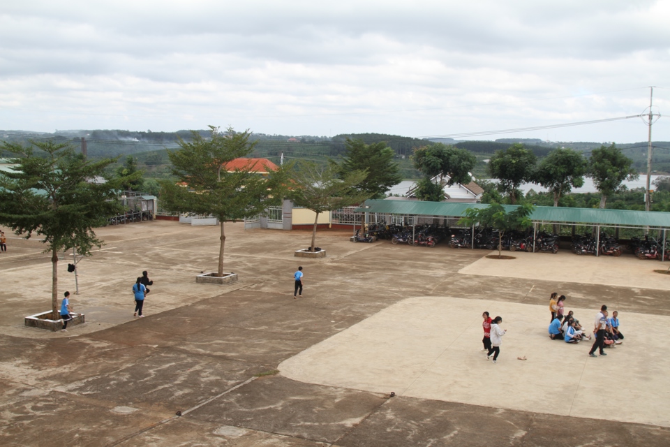 El espacioso patio de la escuela ha ayudado a la Escuela Secundaria Nam N'Dir a organizar actividades extracurriculares de manera conveniente.