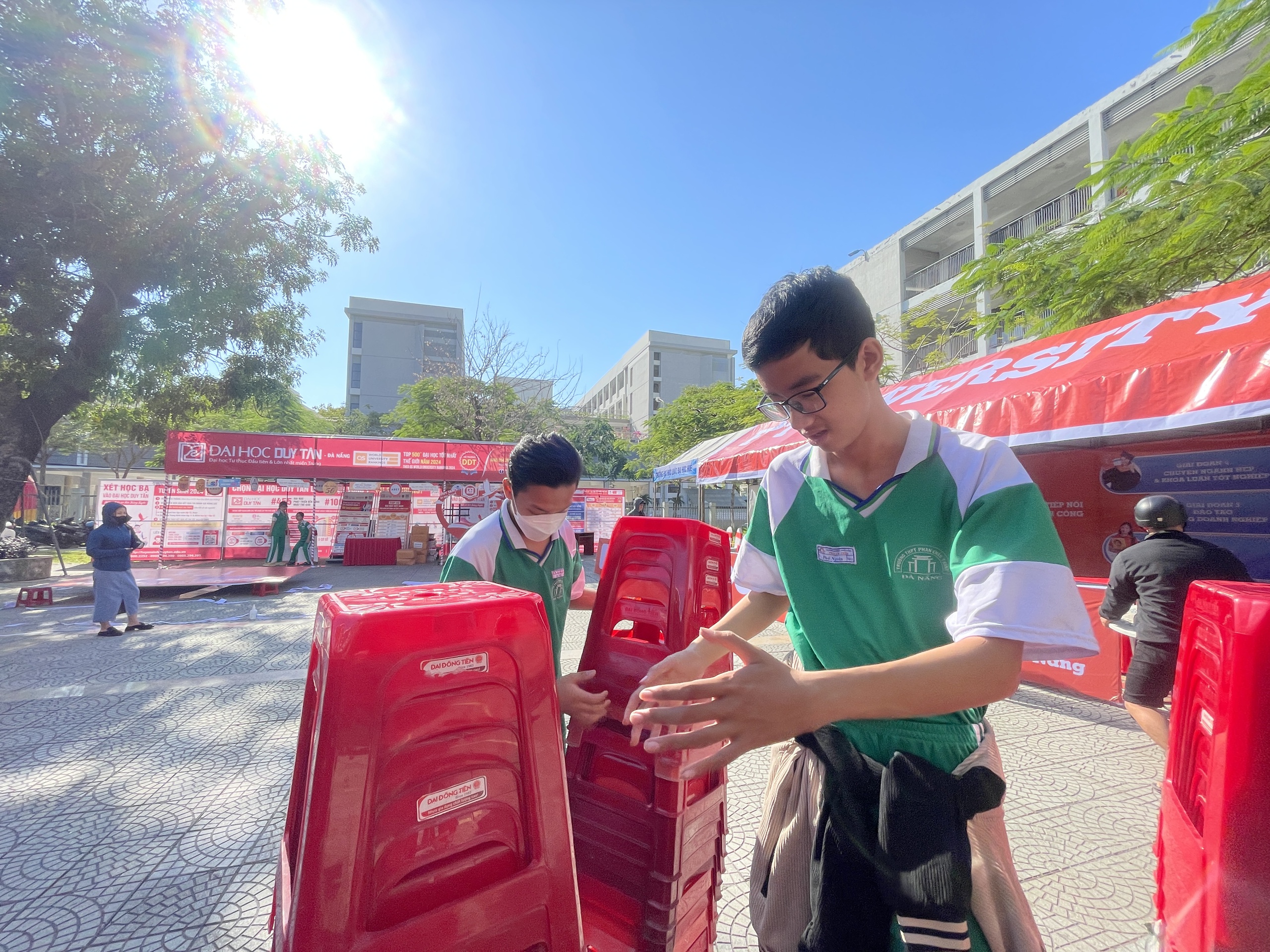 Tư vấn mùa thi tại Đà Nẵng: Sẵn sàng đón hàng nghìn học sinh, phụ huynh- Ảnh 7.