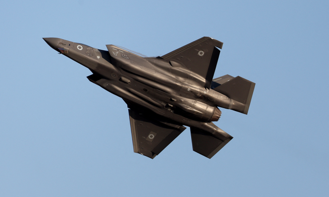 이스라엘 F-35 전투기가 2023년 6월 베르셰바 근처 하체림 공군 기지에서 공연을 펼치고 있다. 사진: AFP