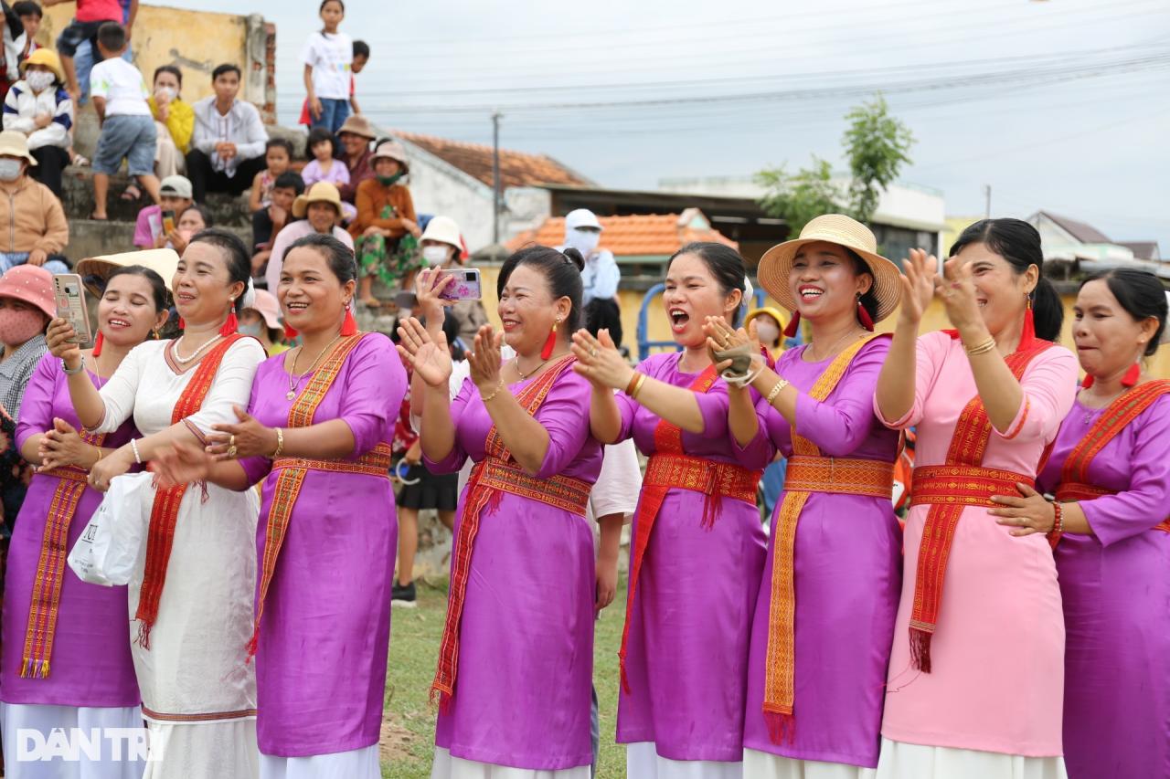 Ngắm nhìn điệu múa Chăm của người dân thôn Thành Ý mừng hội Katê - 12