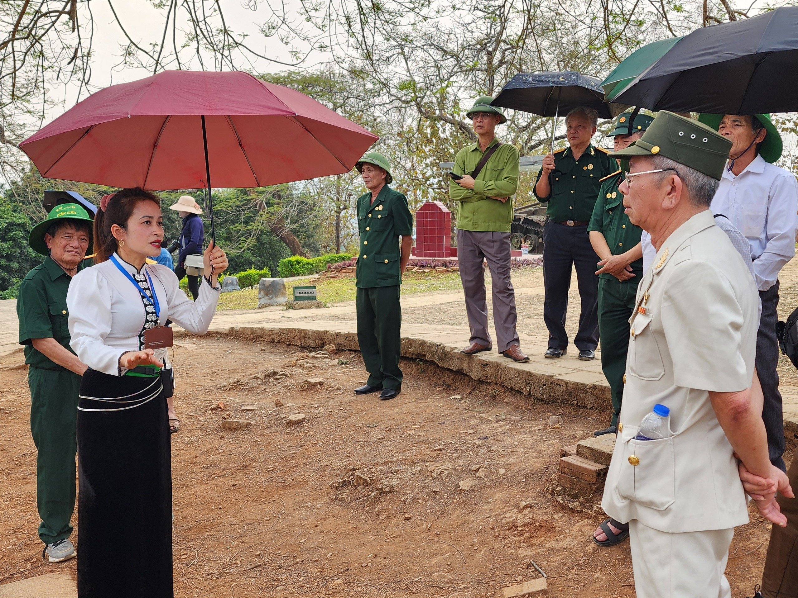 Sống lại thời kỳ hào hùng của dân tộc khi đặt chân đến Điện Biên- Ảnh 1.