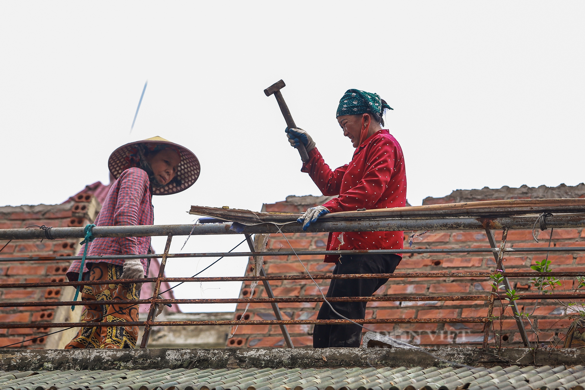 Người dân xuyên trưa tháo dỡ công trình, giao đất mở rộng đường Nguyễn Tuân, Hà Nội- Ảnh 9.