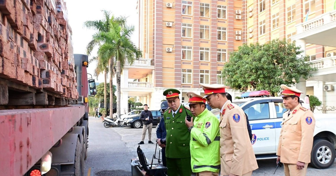 La police de Hai Phong utilise le numéro de téléphone du directeur adjoint comme ligne d'assistance