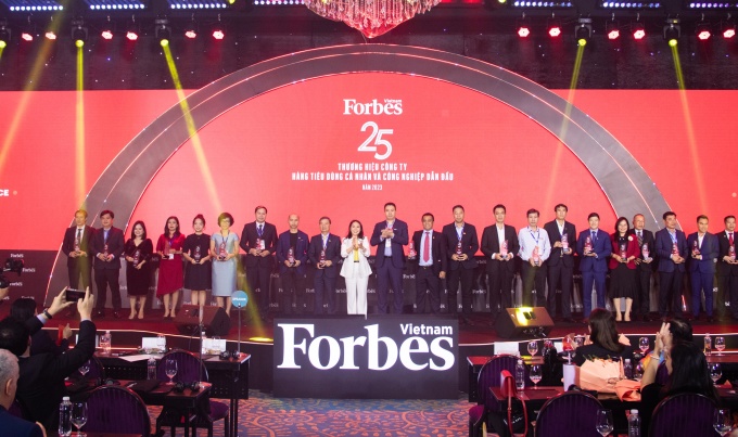 25 businesses honored by Forbes Vietnam this time. Photo: Viet Hung