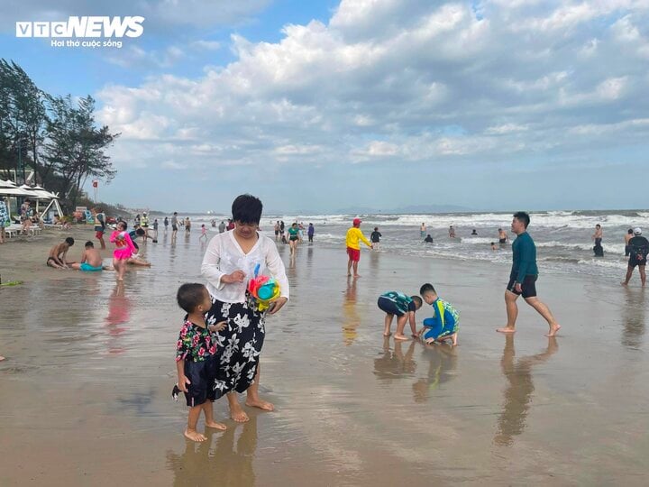 Viele touristische Strandziele ziehen während des Tet-Festes Besucher an.