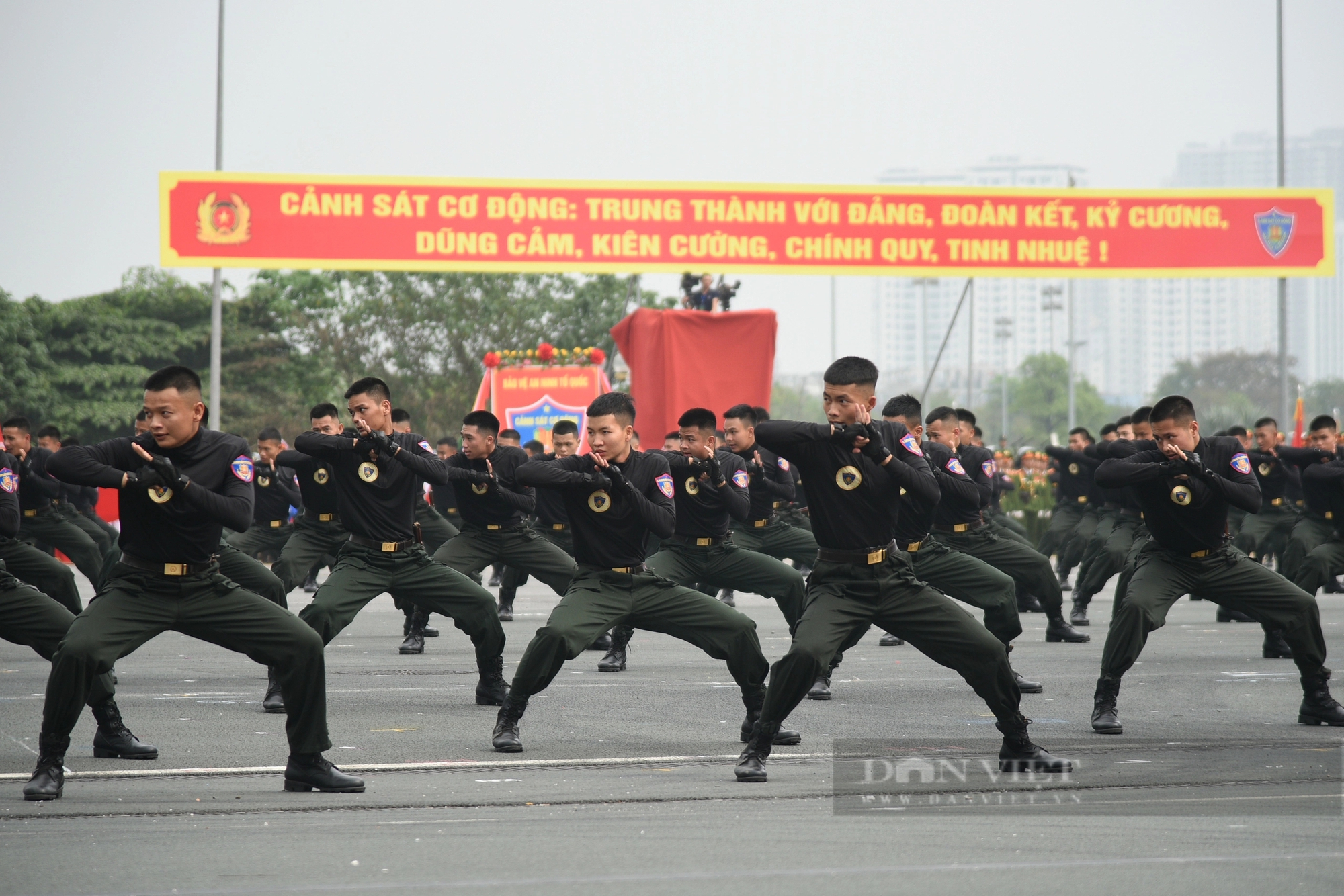 Ngắm dàn xe đặc chủng siêu khủng của CSCĐ và cảnh nữ chiến sĩ đặc nhiệm dùng dao đè cổ để kéo ôtô- Ảnh 10.