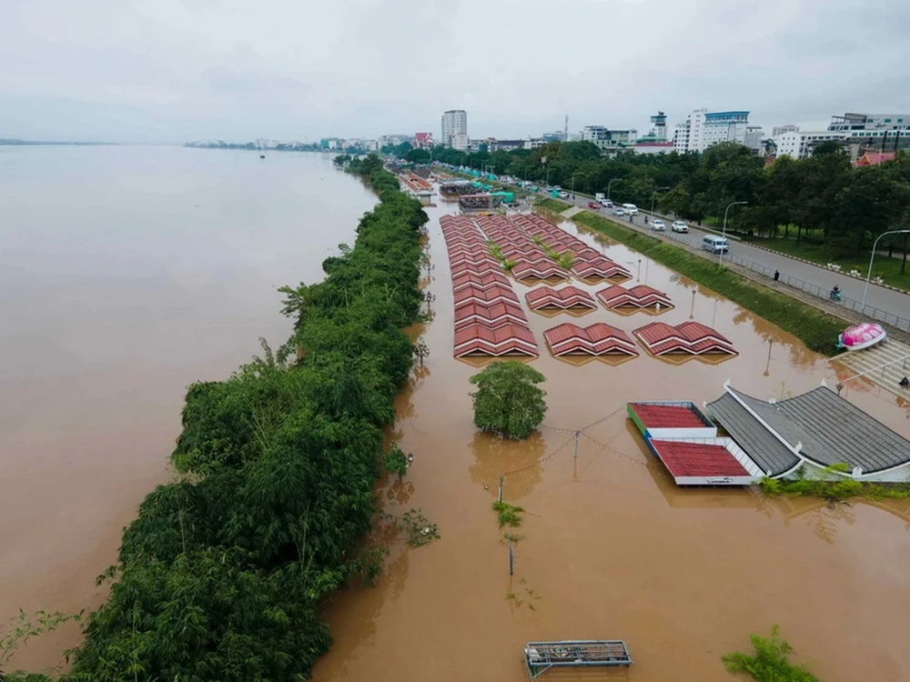 Nivel del agua del río Mekong el 13 de septiembre en el parque Donchan, Vientiane, capital de Laos. (Foto: Do ​​Ba Thanh/VNA)