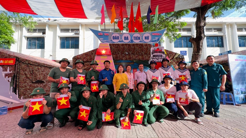 “Campamento del Ejército” del Distrito 6 (Ciudad Ho Chi Minh), celebrado en la escuela secundaria Mac Dinh Chi en la calle Tan Hoa Dong.  