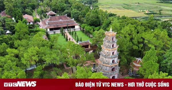 ¿Cómo se llama el templo de 400 años de antigüedad en la antigua capital de Hue?