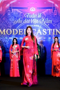 Bewundern Sie die Schönheit von Ao Dai im Programm „Duft und Farbe des vietnamesischen Ao Dai“