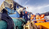 Clip of Coast Guard rescuing fisherman with work accident at sea